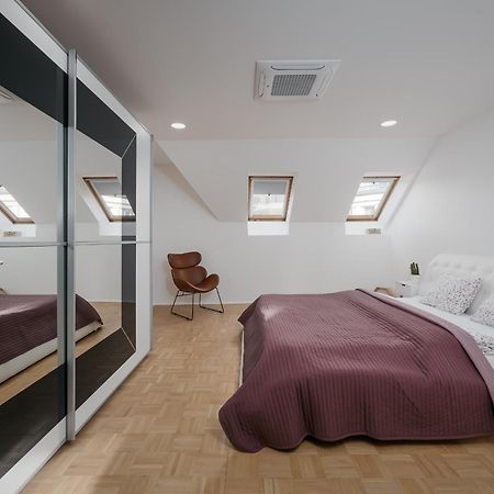 Dot 3 Bdr Apartment With Tyn Cathedral View & Ac Prag Eksteriør billede