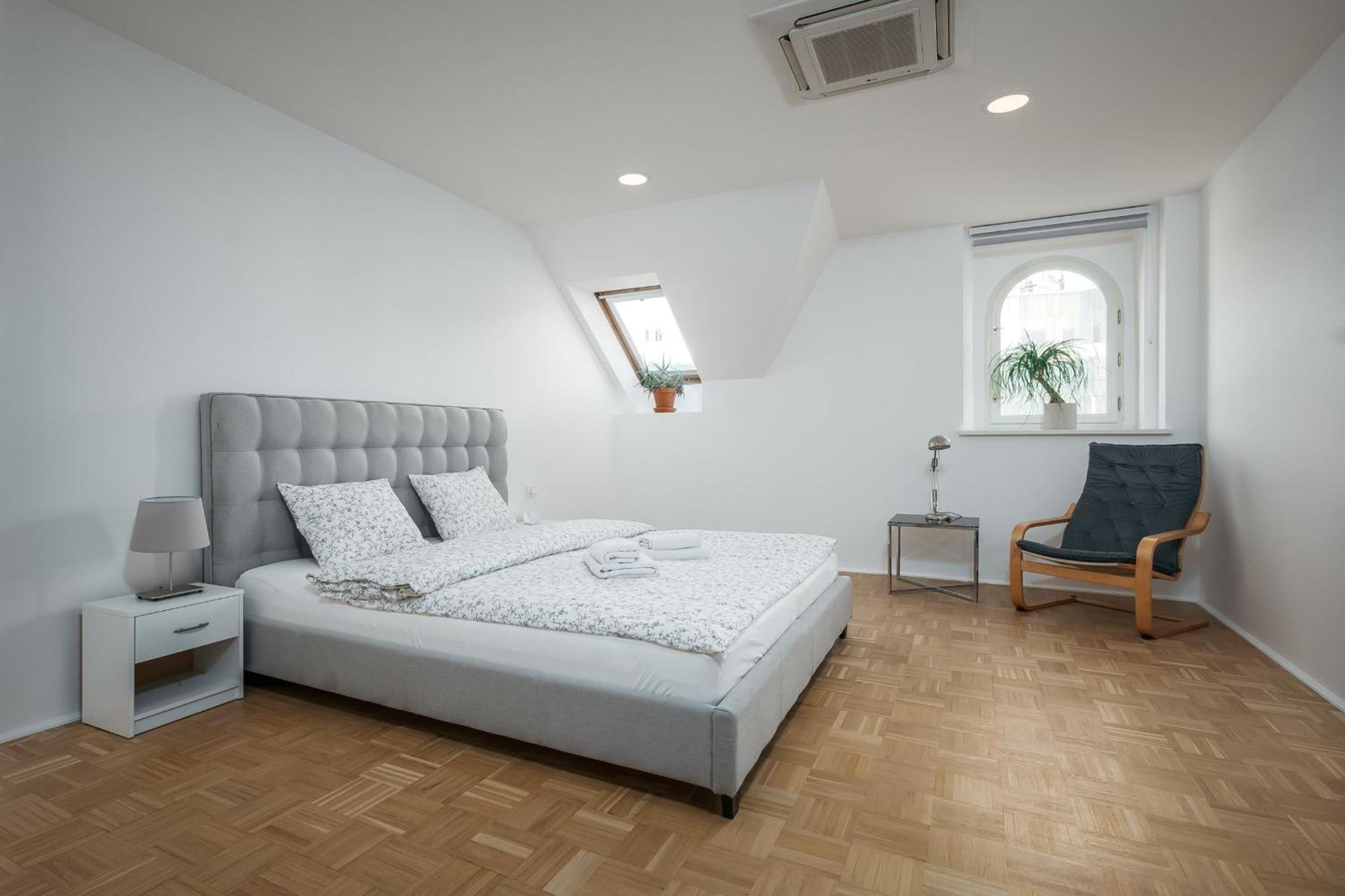 Dot 3 Bdr Apartment With Tyn Cathedral View & Ac Prag Eksteriør billede