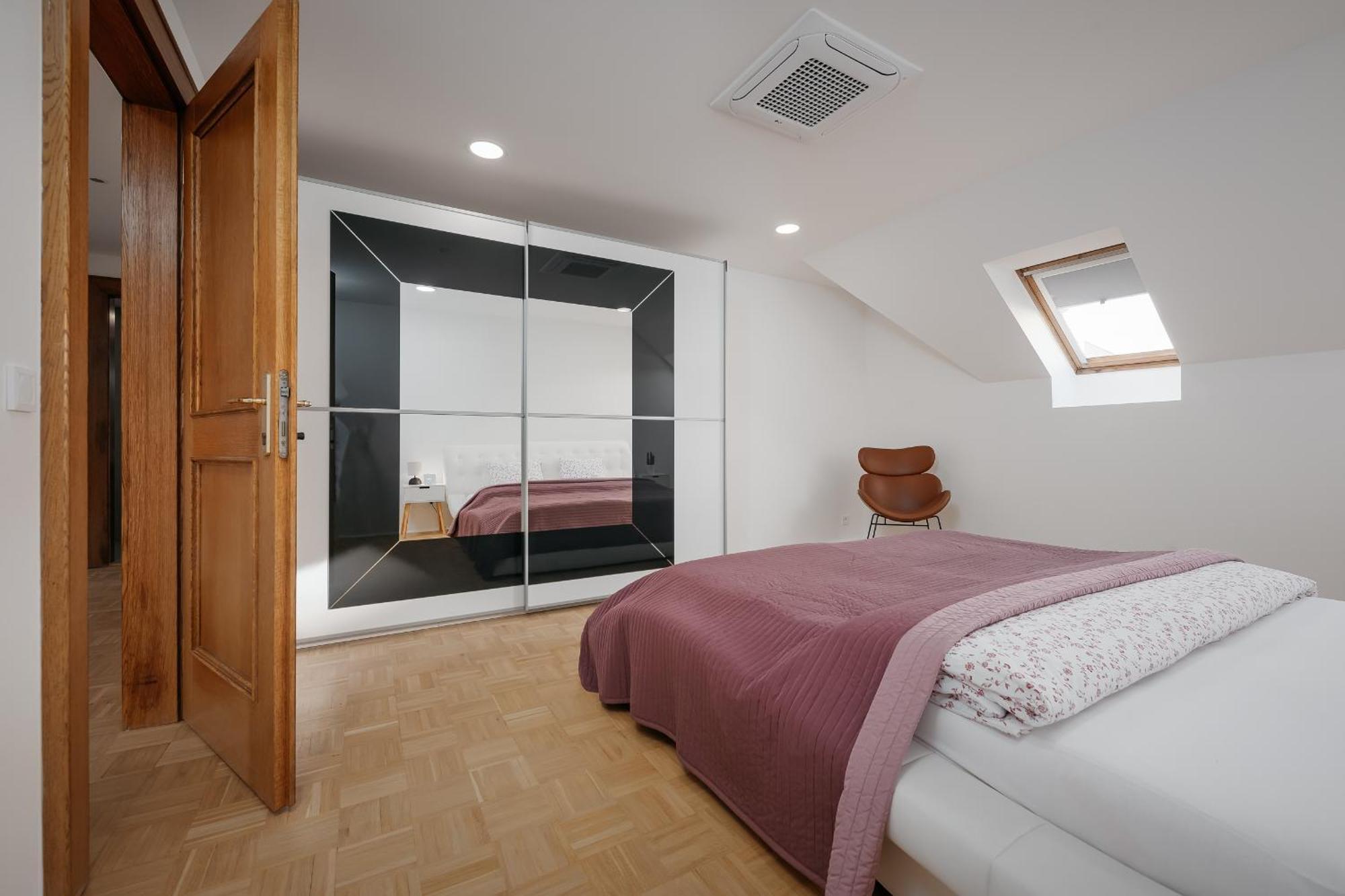 Dot 3 Bdr Apartment With Tyn Cathedral View & Ac Prag Eksteriør billede